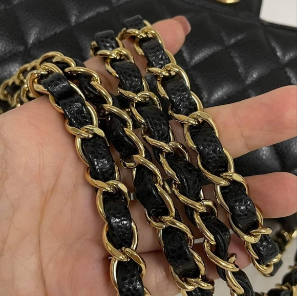 ❌️SOLD❌️ Like New Classic Medium Flap - Picture 10 of 11